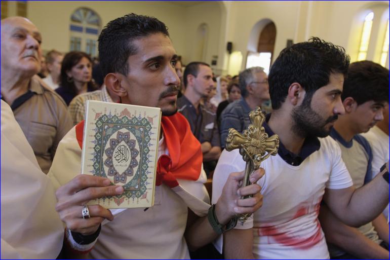 Christians Fleeing Mosul Persecuted By ISIS, Muslims Rally Alongside Protesting Christians