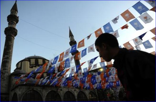 Turkish Minority Stages Mass Rally in Istanbul