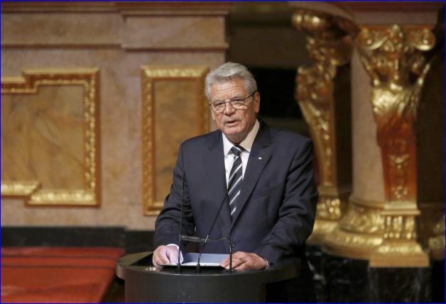 German President Joachim Gauck speaks during an Ecumenical service marking the 100th anniversary of the Turkish genocide of Assyrians, Armenians and Greeks, at the cathedral in Berlin April 23, 2015 (REUTERS/FABRIZIO BENSCH).
